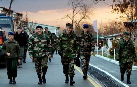 Солдаты НАТО в Косове. Фото с сайта dailymail.co.uk