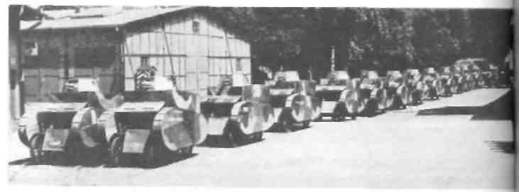 Колонна Макетов танков на велосипедных шасси (1925 год) 
