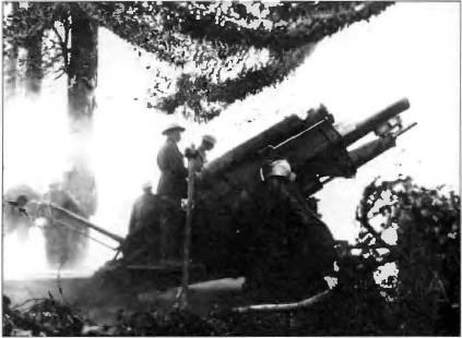 234-мм гаубица 2-й австралийской осадной батареи в действии в Вурмезиле, под Айпресом, в сентябре 1917 года. Этому оружию не хватало мобильности для использования в подвижной войне.