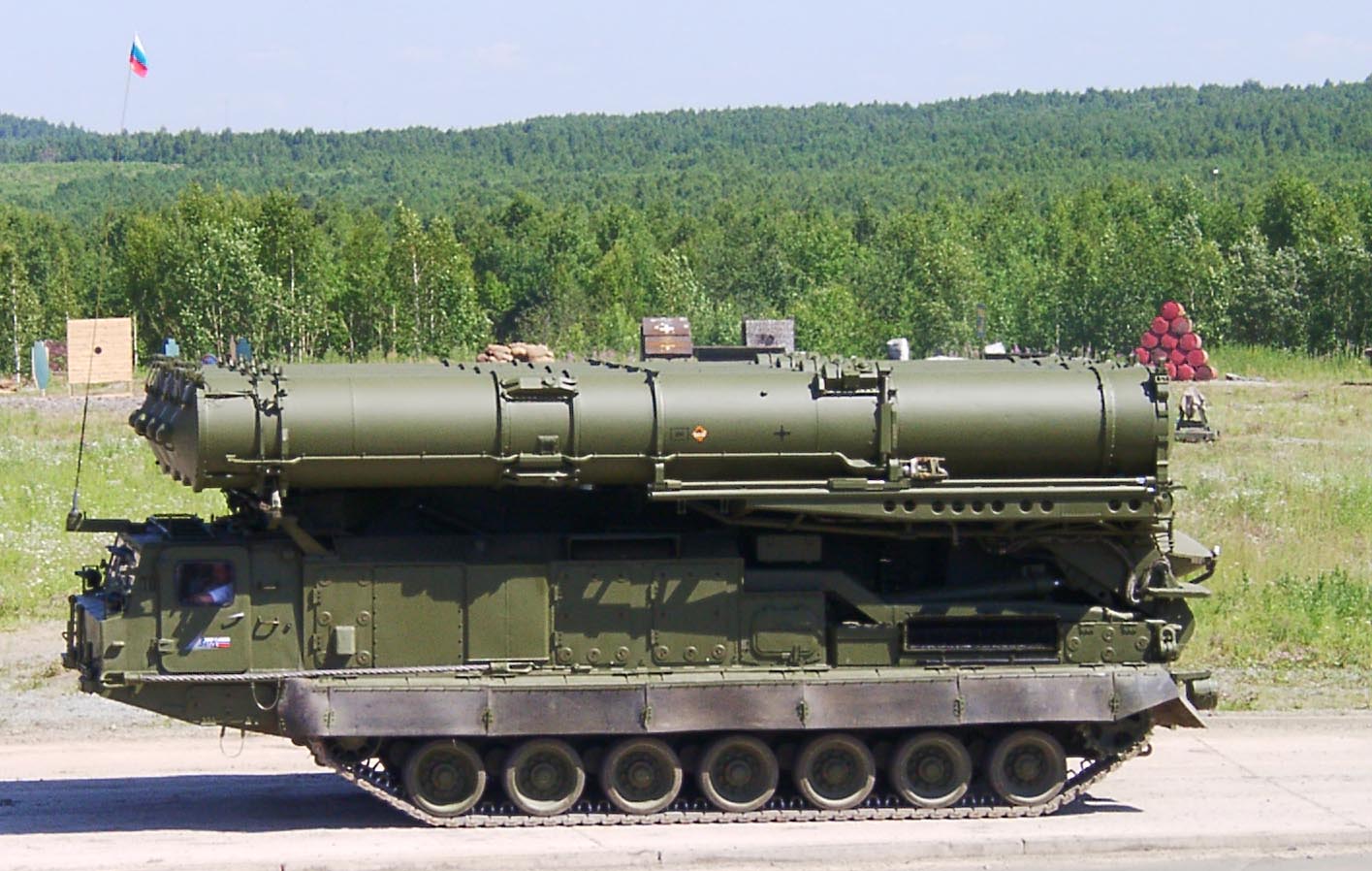 С-300ВМ «Антей-2500» Фото с сайта https://history-of-wars.ru/arms/487-9k81m-s-300vm-antej-2500.html